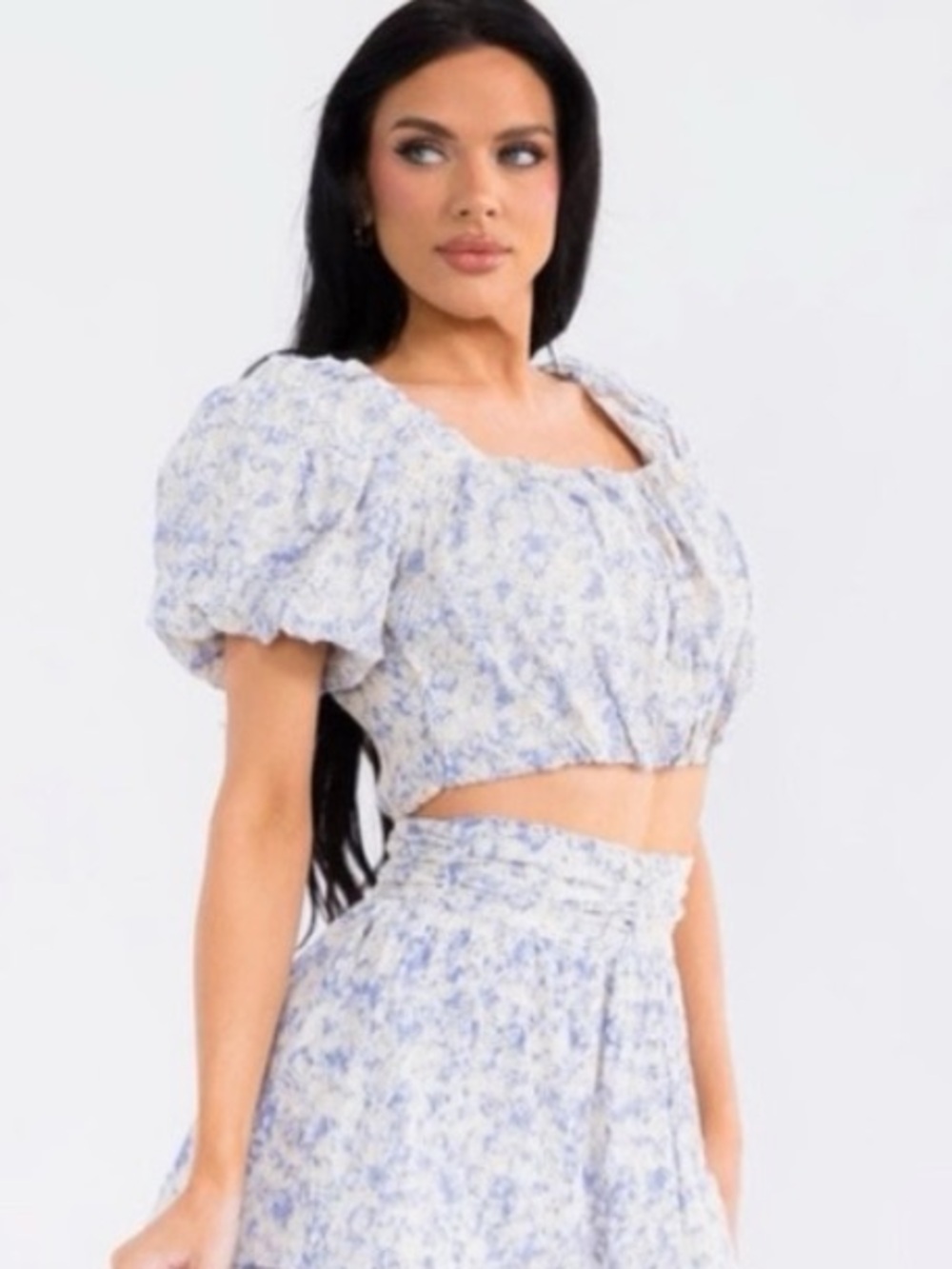 A285b Floral Puff-Sleeve Cropped Top in Light Blue